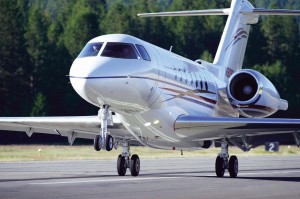 The field performance of the new Hawker 4000 is impressive and best in class in the super-midsize category, with a 4,509-foot takeoff field length. It can go from sea level to 37,000 feet in just over 13 minutes.