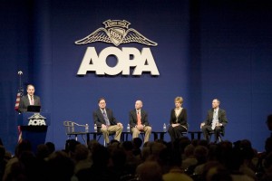 Phil Boyer addresses members at the Team AOPA general session.