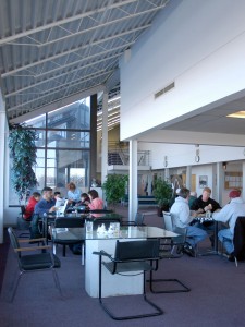 The Aviator Café features seating in Front Range Airport’s terminal lobby. Customers enjoy panoramic views of the mountains, DIA and Runway 08/26.