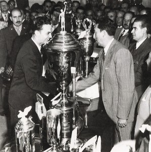 Miguel Aleman, president of the Republic of Mexico, presents the trophy and check to winner Hershel McGriff.