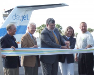 L to R: Lakeland Mayor Ralph Fletcher, Polk County Commission Chair Bob English, DayJet co-founders Ed Iacobucci and Nancy Iacobucci and DayJet customer Todd Eliasen of Eliasen Environmental Inc. participated in the ribbon-cutting ceremony.